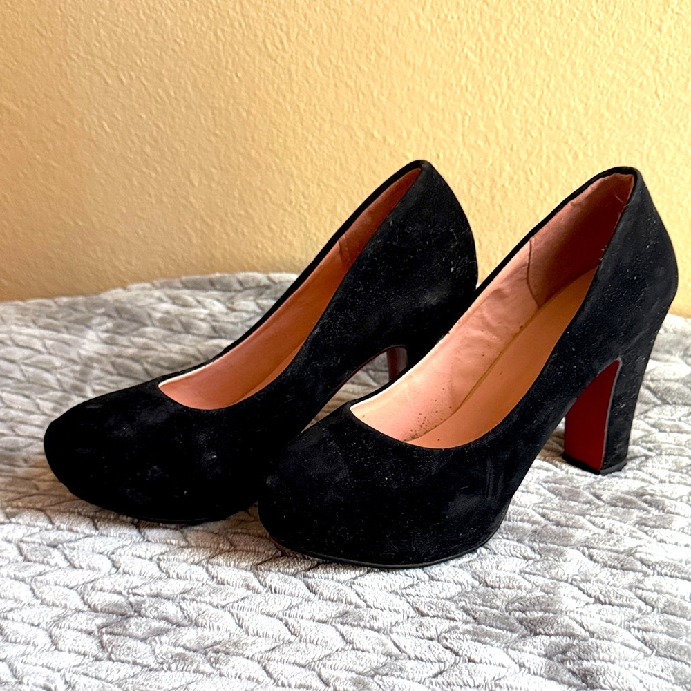 Elegant Black Suede Heels size 36